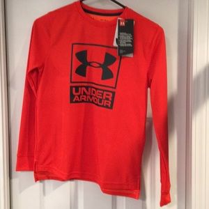 Under Armour Boy’s Medium Long Sleeve NWT